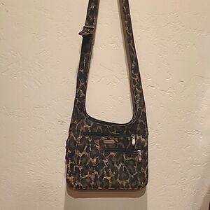 Baggallini Crossbody Canyon Bagg cheetah adjustable expandable